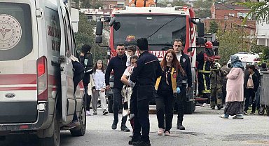 Arnavutköy'de faciadan dönüldü: İtfaiye ekipleri alevlerin arasından 2 çocuğu kurtardı