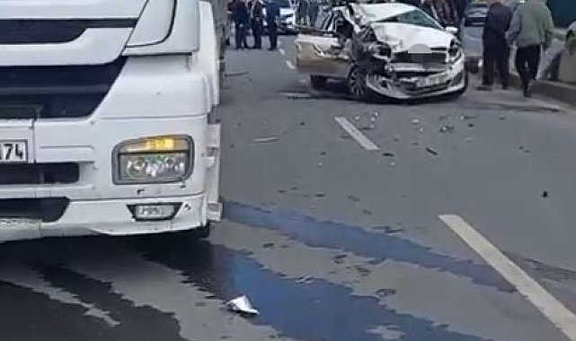 Arnavutköy'de otomobil tıra arkadan çarptı: 1 ölü