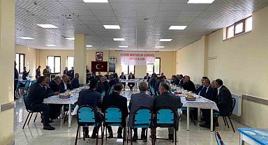 Arpaçay Kaymakamı Akköz muhtarlarla buluştu