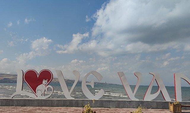 Artos Dağı'nın zirvesine mevsimin ilk karı düştü