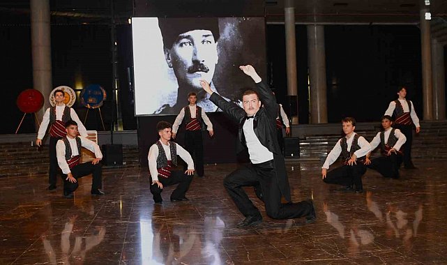 Atatürk'ün Bursa'ya gelişinin 103'üncü yıl dönümü Osmangazi'de muhteşem gösteriyle kutlandı