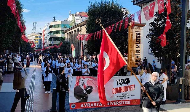 Avrasya Üniversitesi Cumhuriyet Bayramı kutlamalarını harmandalı zeybeği ile başlattı