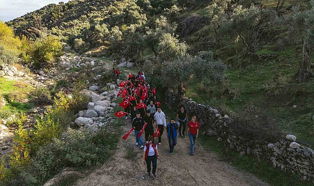 Aydın'da gençler 'Cumhuriyet' için yürüdü
