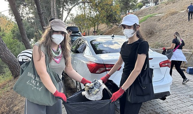 Aylarca belediye temizlemedi, vatandaş bir günde temizledi
