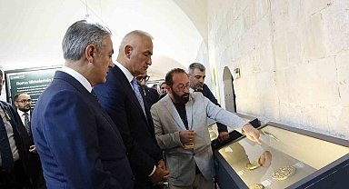 Bakan Ersoy, Mardin Kültür Yolu Festivali sergilerini gezdi