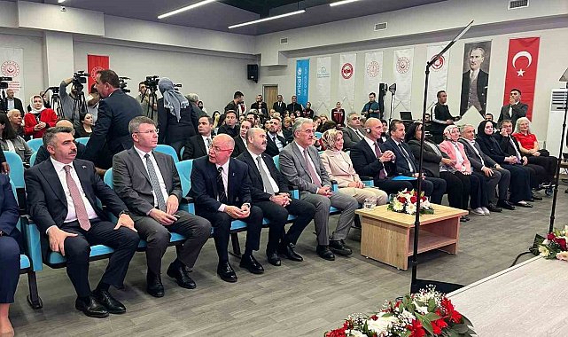 Bakan Göktaş: "Her çocuk keşfedilmeyi bekleyen bir dünyadır"