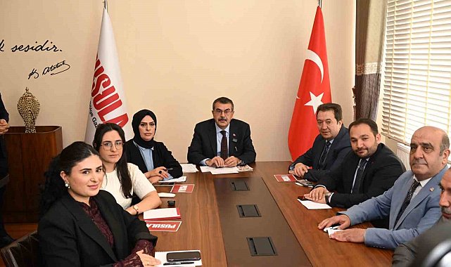 Bakan Tekin: "CHP'liler 12 yıllık zorunlu eğitime ne demişler görsünler, oynadıkları bir tiyatro, makul önerileri varsa dinlerim"