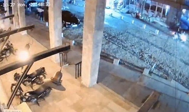 Balıkesir'de 6.1 büyüklüğündeki deprem güvenlik kamerasında