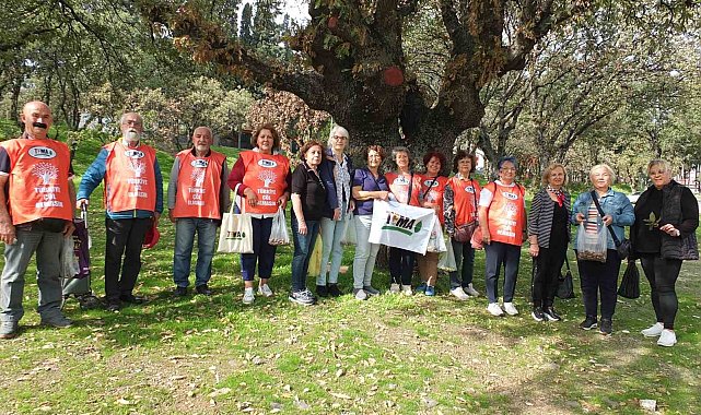 Balıkesir'de meşe palamutları öğrencilerin elinde fidana dönüşecek