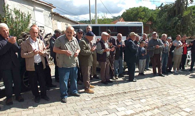 Balıkesir'de zeytin üreticileri yağmur duasına çıktı