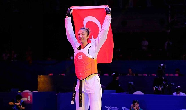 Balıkesir'in gururu Nafia Kuş Aydın, ikinci kez dünya şampiyonu