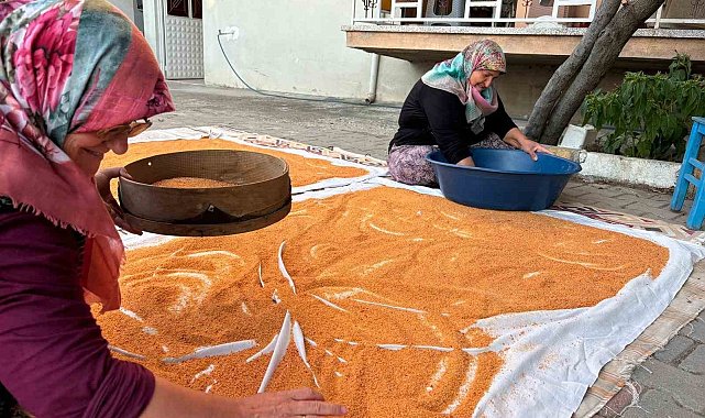 Balıkesirli kadınlar imece usulüyle kışa hazırlanıyor