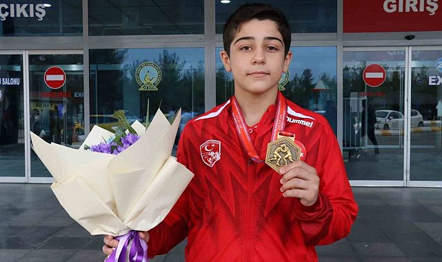 Balkan şampiyonu memleketi Şanlıurfa'da coşkuyla karşılandı