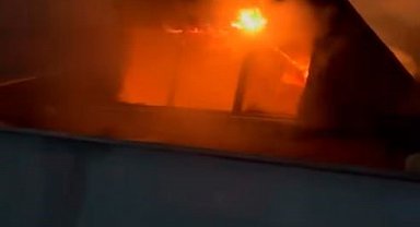 Başakşehir'de 4 katlı binanın çatı katında yangın paniği