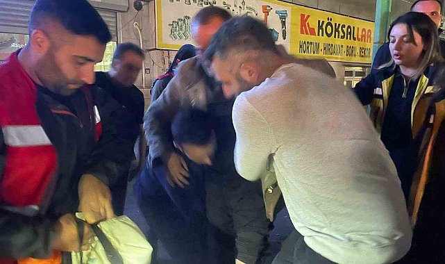 Başakşehir'de kontrolden çıkan araç durağa daldı: 1 yaralı