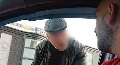 Başakşehir'de taksi sürücüsün yolcu kavgası kamerada