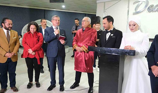 Başkan Arslan genç çiftin nikahını kıydı