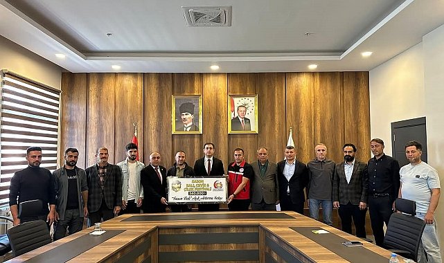 Batman'da 340 bin lira ile rekor fiyata satılan bir kilo balın geliri besicilere verildi