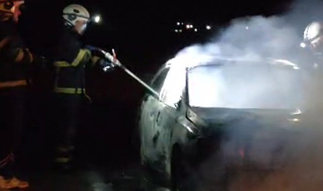 Batman'da seyir halindeki otomobil alev aldı