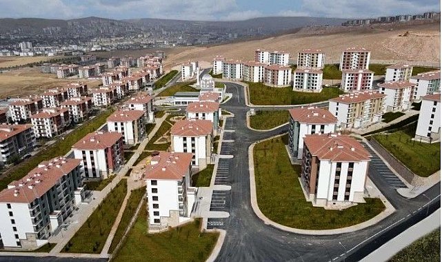 Baybatur: "TOKİ tarafından Manisa'ya 7 bin 80 yeni konut yapılacak"
