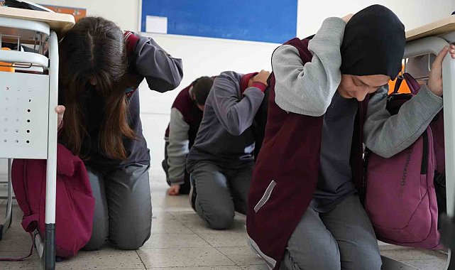Bayburt'ta deprem tatbikatı: Öğrenciler hem öğrendi hem de uyguladı