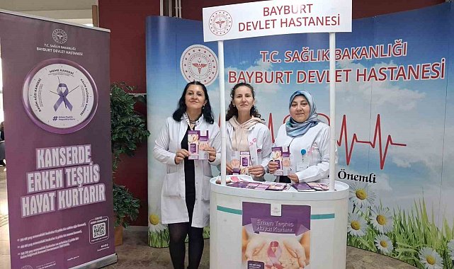 Bayburt'ta meme kanseri farkındalık standı açıldı