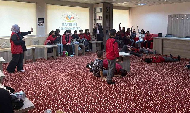 Bayburt'ta öğrenciler 'Okullar Merkezimde' projesiyle keyifli bir gün geçirdi