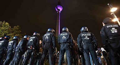 Berlin'de Filistin'e destek gösterisinde polisten sert müdahale
