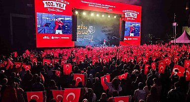 Beşiktaş'ta Cumhuriyet Bayramı kortej yürüyüşü ve konserle kutlandı