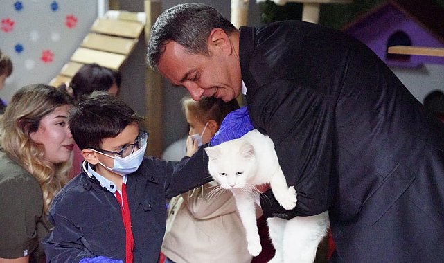 Beyoğlu'nda minikler barınaktaki hayvanlarla buluştu