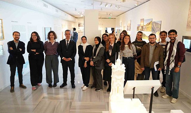 Beyoğlu'nda "Kuşbakışı Filistin" Sergisi'ne özel tur düzenlendi