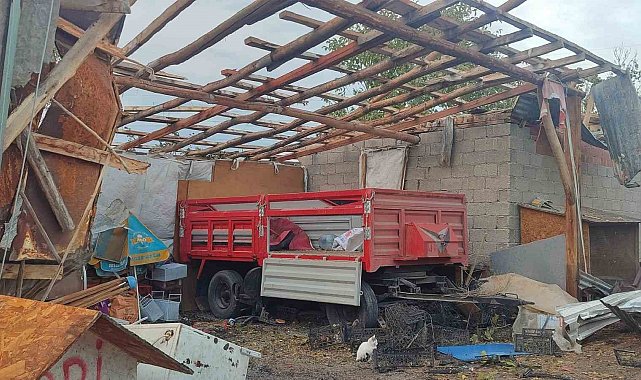 Beypazarı'nda fırtına çatıları uçurdu