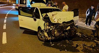 Bilecik'te 2 araç kafa kafaya çarpıştı; 2 yaralı