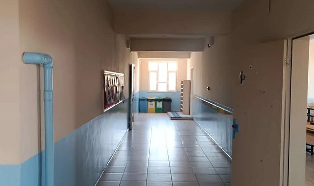 Bitlis'te okullar yükümlülerin elleriyle onarılıp güzelleştiriliyor