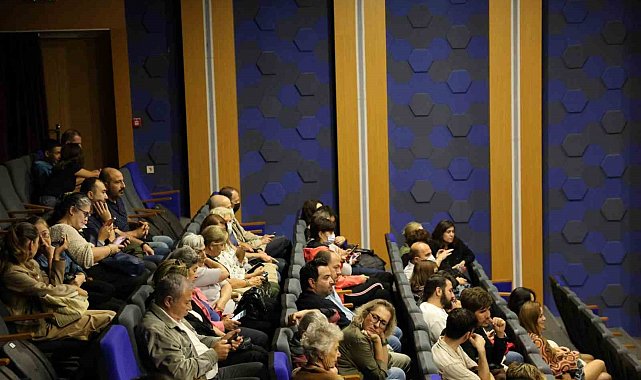 Bodrum Belediyesi Şehir Tiyatrosu yeni oyunuyla beğeni topladı