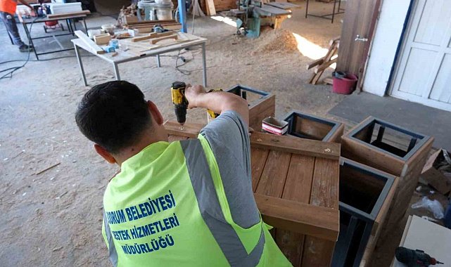 Bodrum Belediyesi'nden estetik kent mobilyaları