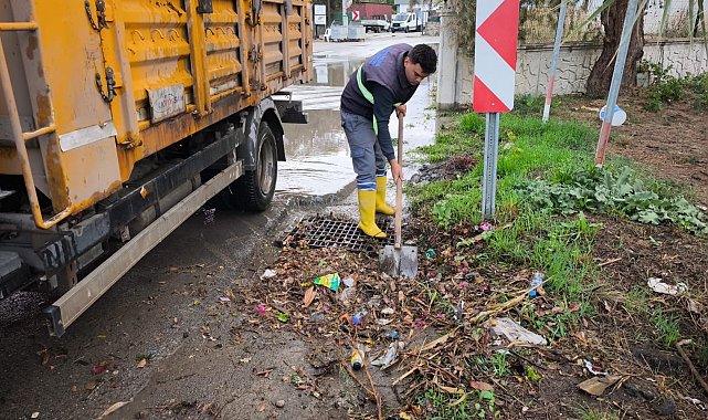 Bodrum'da aynı gün iki manzara: Bir yanda taşkın, diğer yanda deniz keyfi