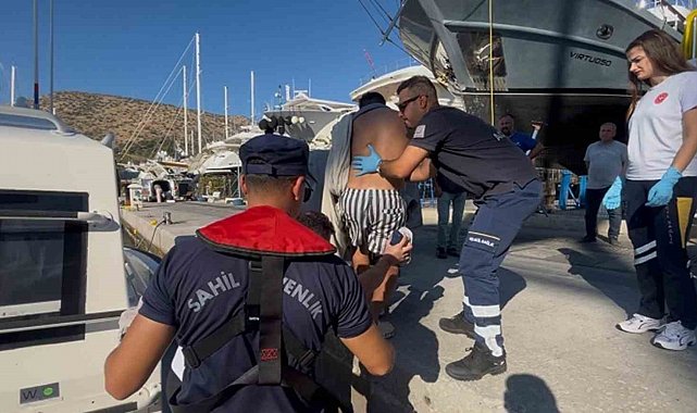 Bodrum'da gezi teknesinde yaralanan vatandaşa tıbbi tahliye