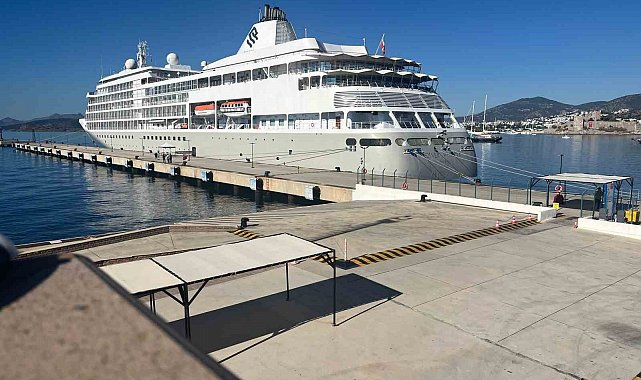 Bodrum'da kruvaziyer turizmi devam ediyor