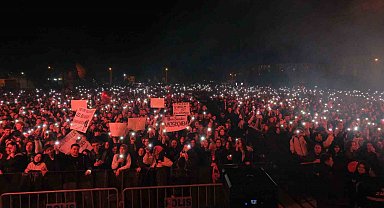 Bolu'da binlerce kişi, Manga konserinde Cumhuriyet coşkusunu yaşadı