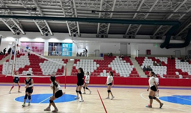 Bozüyük'te gençler voleybol sahasında buluştu