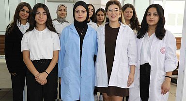 Bu lisede öğrenciler hem meslek öğreniyor hem para kazanıyor