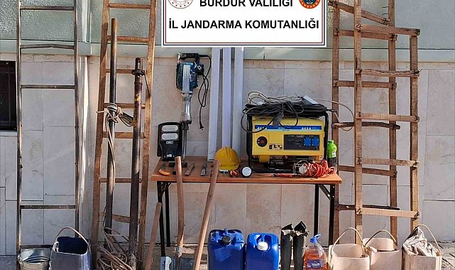 Burdur'da kaçakçılık operasyonu: 12 gözaltı