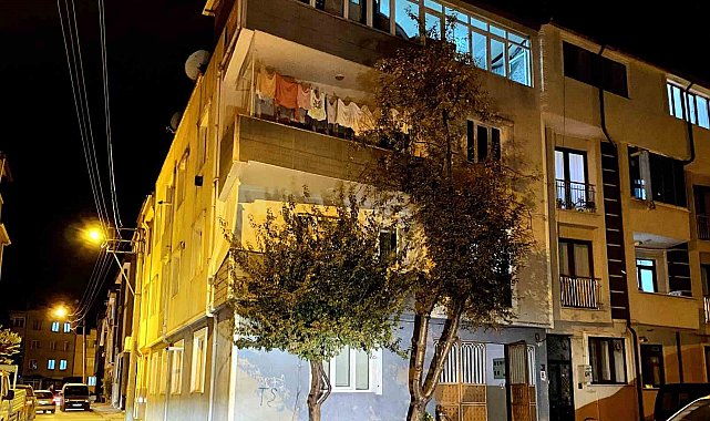 Bursa'da 3'üncü kattan düşen genç yaralandı