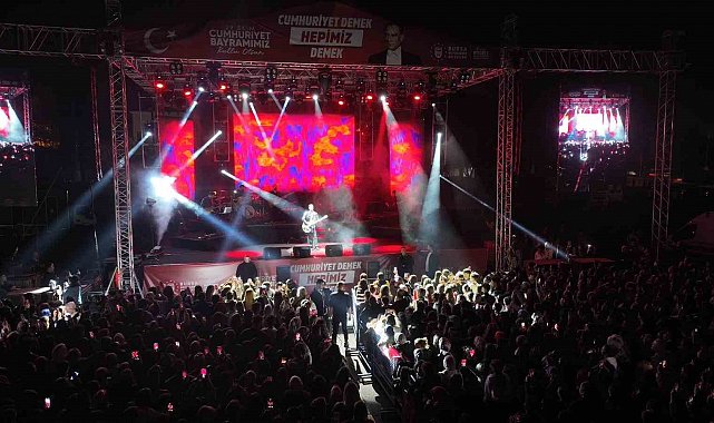 Bursa'da Buray'la 'Cumhuriyet' coşkusu