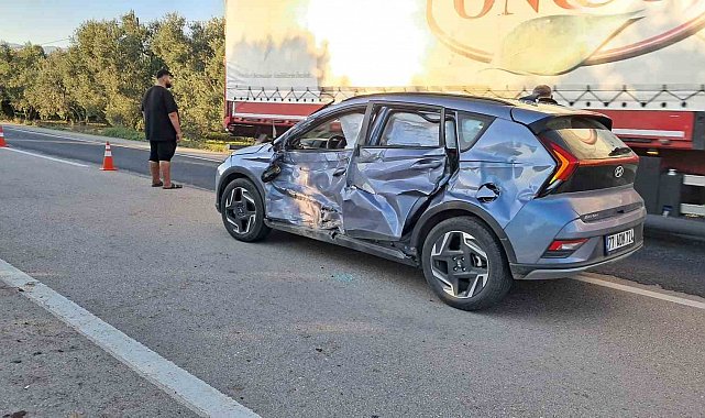 Bursa'da kamyon otomobille çarpıştı: 1 yaralı