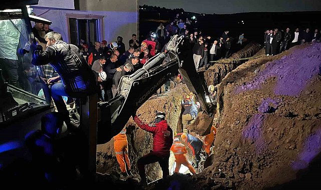 Bursa'da kanalizasyon çukuru kazarken göçük altında kalan 2 kardeş hayatını kaybetti