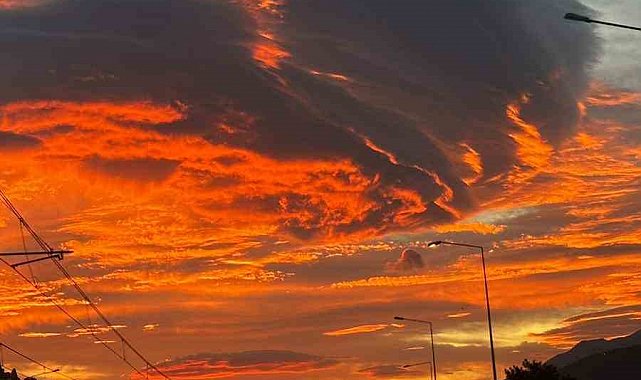 Bursa'da sabah gökyüzünü kaplayan ilginç bulut dikkat çekti