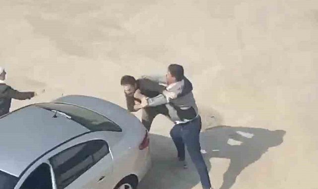 Bursa'da yol kavgası karıştı: Sopalar, yumruklar, terlikler havada uçuştu