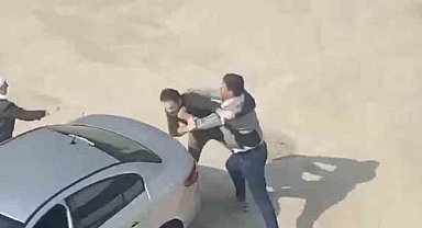 Bursa'da yol kavgası karıştı: Sopalar, yumruklar, terlikler havada uçuştu